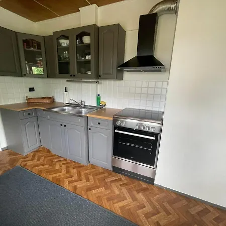 Merelaehedane Peremaja Paernus Tatil Evi *